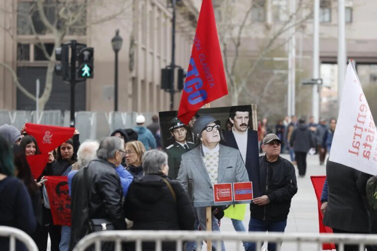 Chile remembers Salvador Allende while José Antonio Kast avoids official tributes