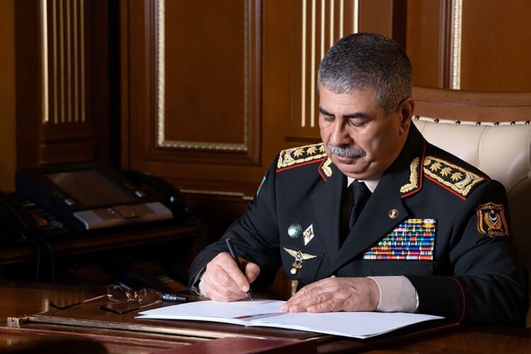 Azerbaijan’s Defense Minister extends condolences to Pakistan