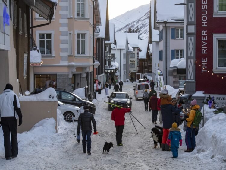 Swiss tourism expected to recover slightly this winter