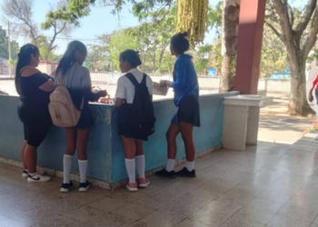 Santiago de Cuba: No official explanations after the poisoning of 25 students