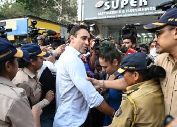 Actor Imran Khan moves Bombay HC against ‘arbitrary, illegal’ notice to leave India