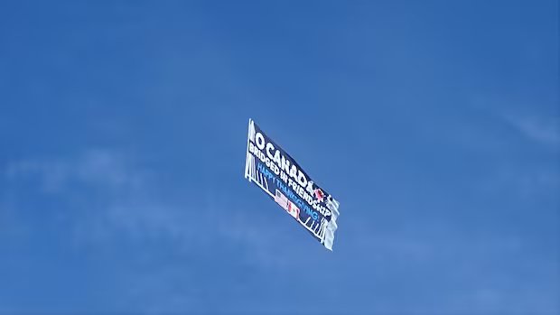 Windsor residents react to thank you banner from Detroit on Thanksgiving