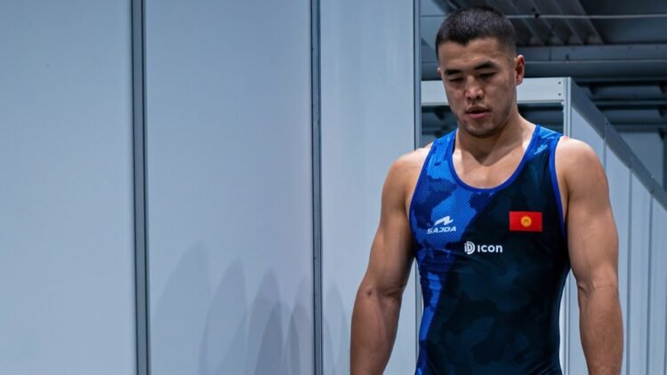 Akzhol Makhmudov duino championshipnda zhenildi