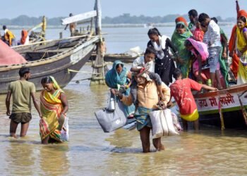 Distress and panic in Bihar’s West Champaran district as Gandak river floods