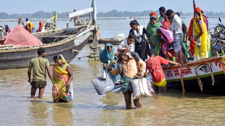 Distress and panic in Bihar’s West Champaran district as Gandak river floods