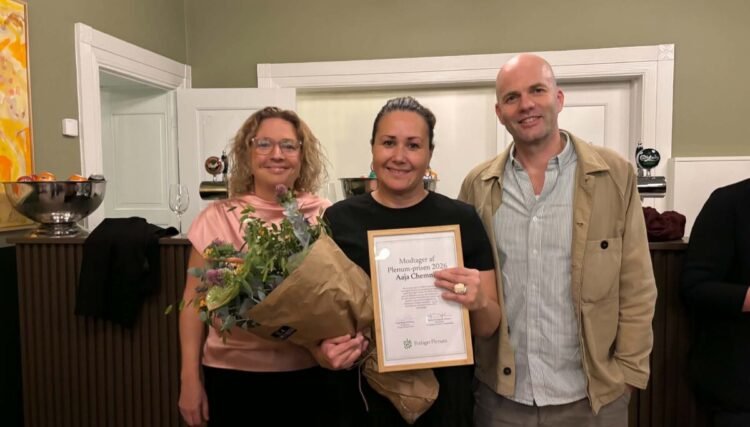 Aaja Chemnitz receives an award for her efforts for democracy, dialogue and factual political debate