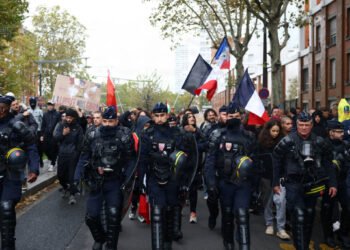 135 people arrested during French protests
