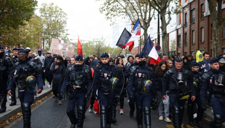 135 people arrested during French protests