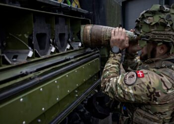 The defense’s billion-dollar armament is challenged by a lack of specialists