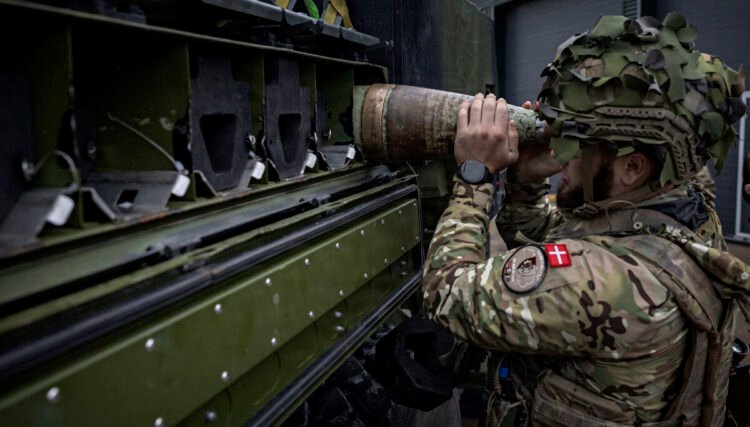 The defense’s billion-dollar armament is challenged by a lack of specialists