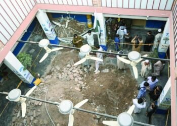 School roof collapse kills 32 children in Pakistan
