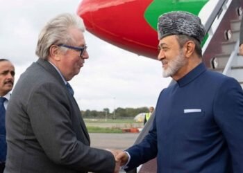 HM arrives in the United Kingdom