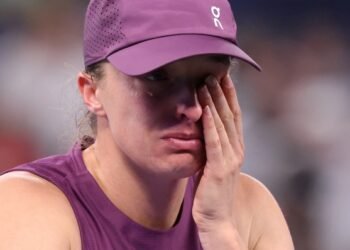 Thigh injury ends Swiatek’s season and WTA Finals bid