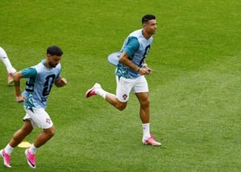 Football: Soccer-Fernandes rejects talk of Portugal rift after Ronaldo’s abrupt departure