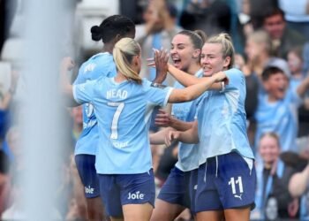 Football: Soccer-Manchester City beat hapless Arsenal 4-2 to stay top of WSL