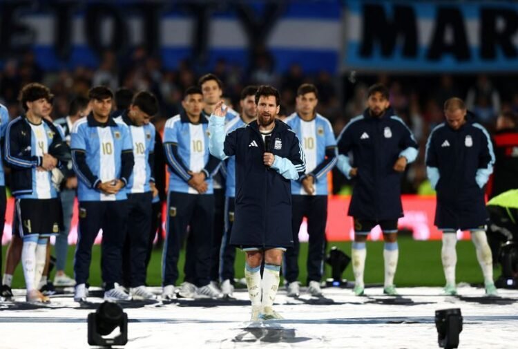 Football: Soccer-Ronaldo hails Messi after Argentina great says he already misses national team