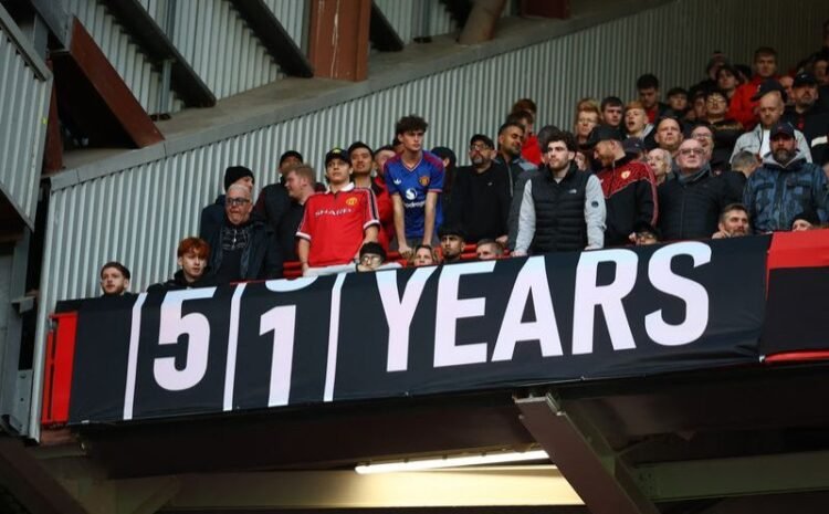 Football: Soccer-Man United fans revive ticker taunt over Man City financial case