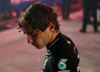 Motorsport: Motor racing-Antonelli dares to dream as historic F1 title zooms in to view
