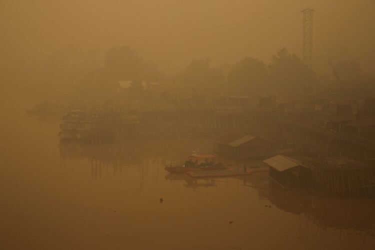 Indonesia’s president ready to accept foreign assistance to combat fires, foreign minister says