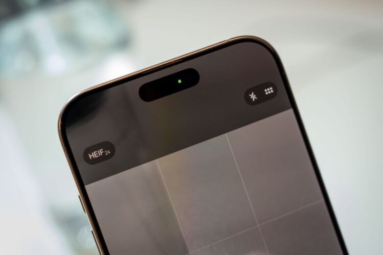 What those coloured dots of light mean on your phone display