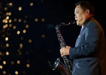 Anutin plays saxophone to welcome IMF and World Bank delegates, promotes Thai culture