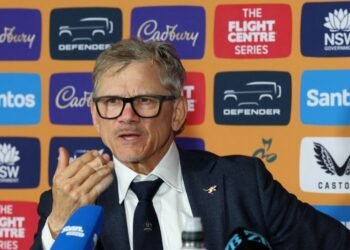 Rugby: Rugby-Honeymoon over for Wallabies coach Kiss after another bout of ‘Bledis-woe’