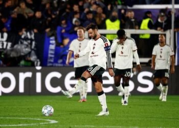 Football: Soccer-Fernandes questions United’s tactics after Como hammering