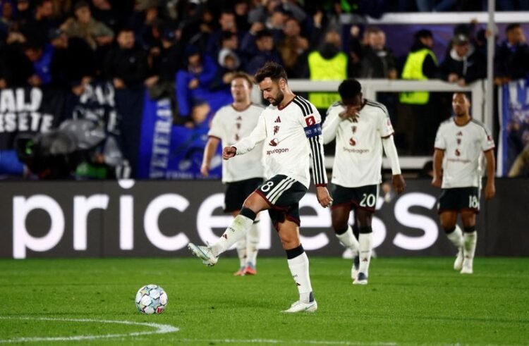 Football: Soccer-Fernandes questions United’s tactics after Como hammering