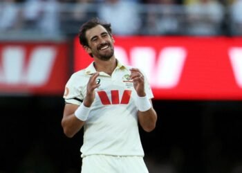 Cricket: Cricket-Starc strikes late as Australia fight back v South Africa