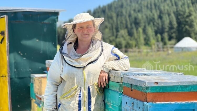 Life in the regions: I came to Issyk-Kul as a tourist and stayed here forever – the story of beekeeper Alexandra Kuznetsova