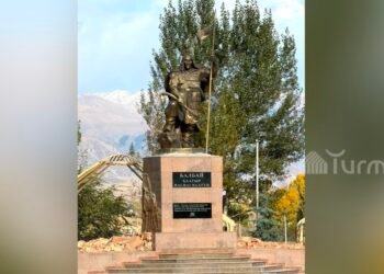 “Those who stole bricks from the mausoleum of Balbai Baatyr became disabled”: A monument to him was unveiled in Tyup
