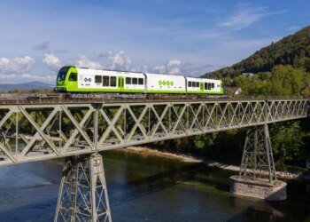 Stadler Rail builds world’s first narrow-gauge hydrogen train