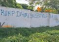 Posters: “Trump, military intervention now!”, a new poster in the Mayabe cemetery, in Holguín
