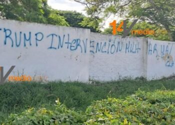 Posters: “Trump, military intervention now!”, a new poster in the Mayabe cemetery, in Holguín