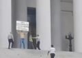 Havana: Detained in the Capitol with a sign asking for freedom