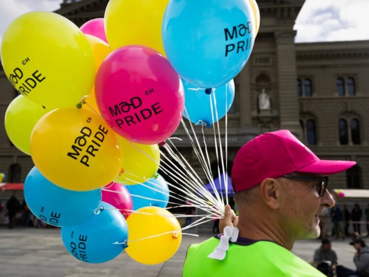 Mental health campaigners gather in Bern for Swiss Mad Pride