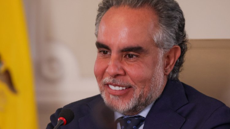 Armando Benedetti denounced that the National Protection Unit (UNP) withdrew his security scheme and that of his family
