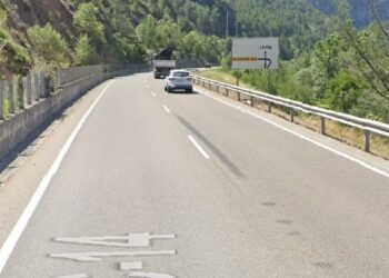 Detention on the C-14 due to an accident with three minor injuries in Ribera d’Urgellet