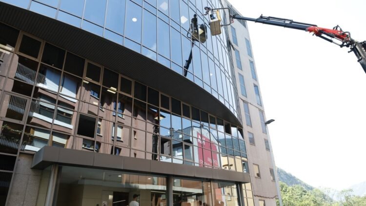 The Government of Andorra approves 5,100 work permits for the winter season