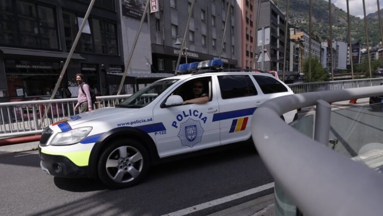 A 41-year-old man breaks the door of a nightclub in Andorra