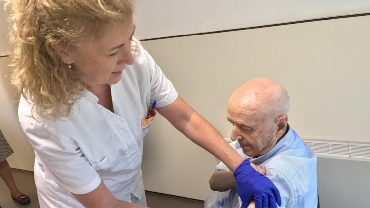 Starting shot for the flu vaccination campaign in Andorra