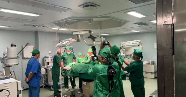 Indonesian Navy Hospital Ship Treats 656 Patients, Performs 14 Surgeries
