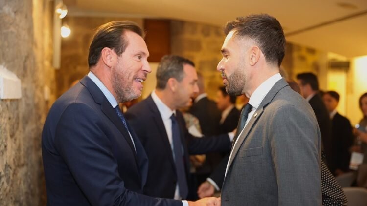 Forné, Secretary of State of Andorra defends in Valladolid the segregated transport to the Headquarters and the air connection of Andorra