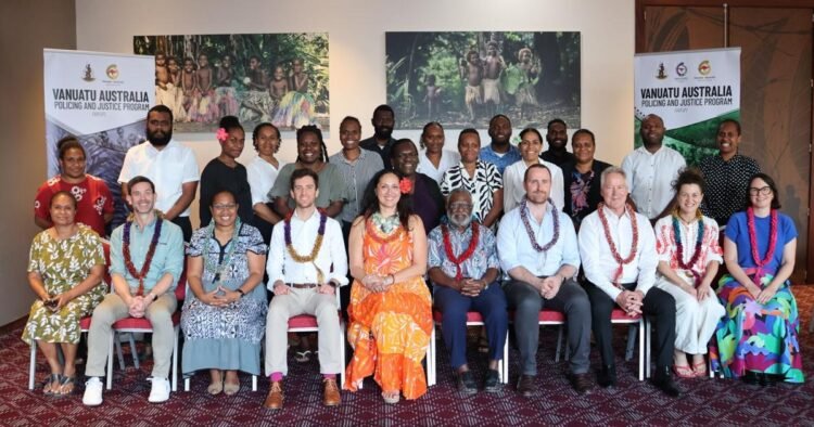 Local trainers strengthen Vanuatu’s legal advocacy skills with Australian support