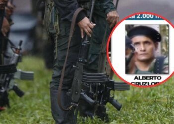 Who is the son of ‘Tirofijo’ accused by María Claudia Tarazona of coordinating the murder of Miguel Uribe Turbay?