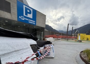 The owners of the Vinyes car park denounce the “negligence” of the common and the corporation defends that it is working to solve the water leaks