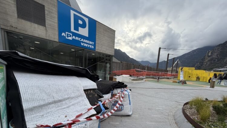 The owners of the Vinyes car park denounce the “negligence” of the common and the corporation defends that it is working to solve the water leaks