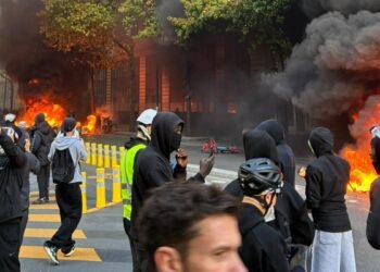 An Andorran student in Paris recounts the consequences of the revolts: he has not had class for two weeks