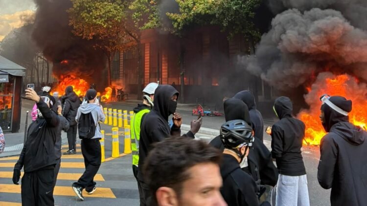 An Andorran student in Paris recounts the consequences of the revolts: he has not had class for two weeks