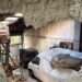 The fall of two rocks damages two ships and a van in Santa Coloma, in Andorra